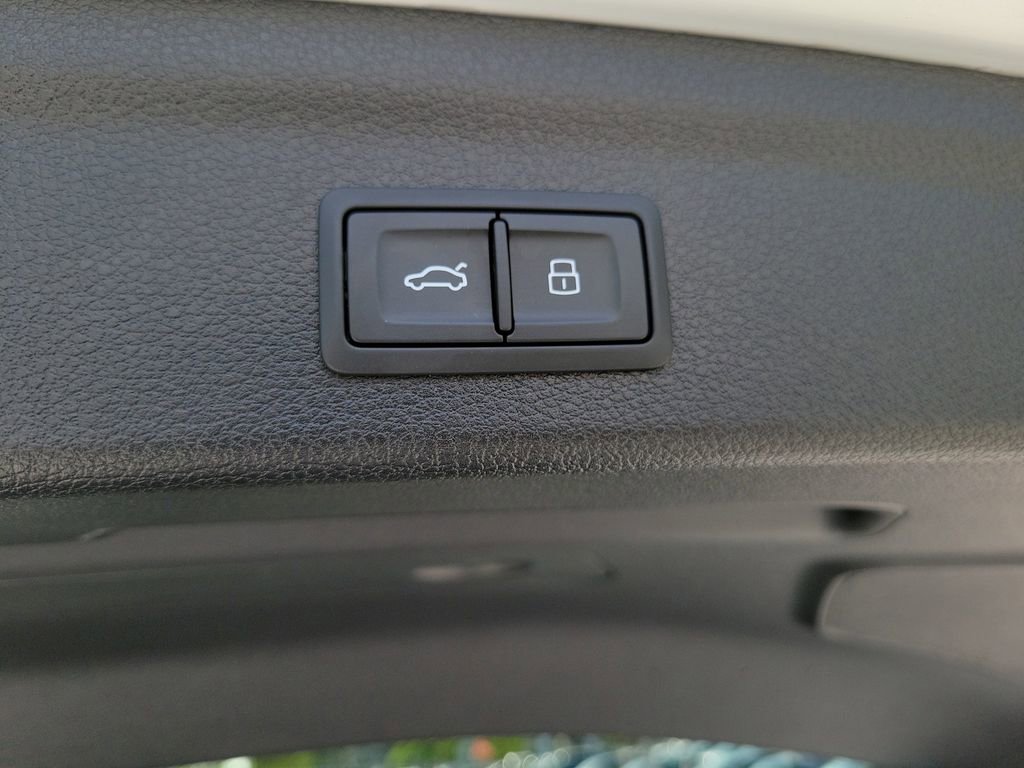 Certified 2025 Audi Q3 2.0T Premium w/ Convenience Package AWD/4WD image 31