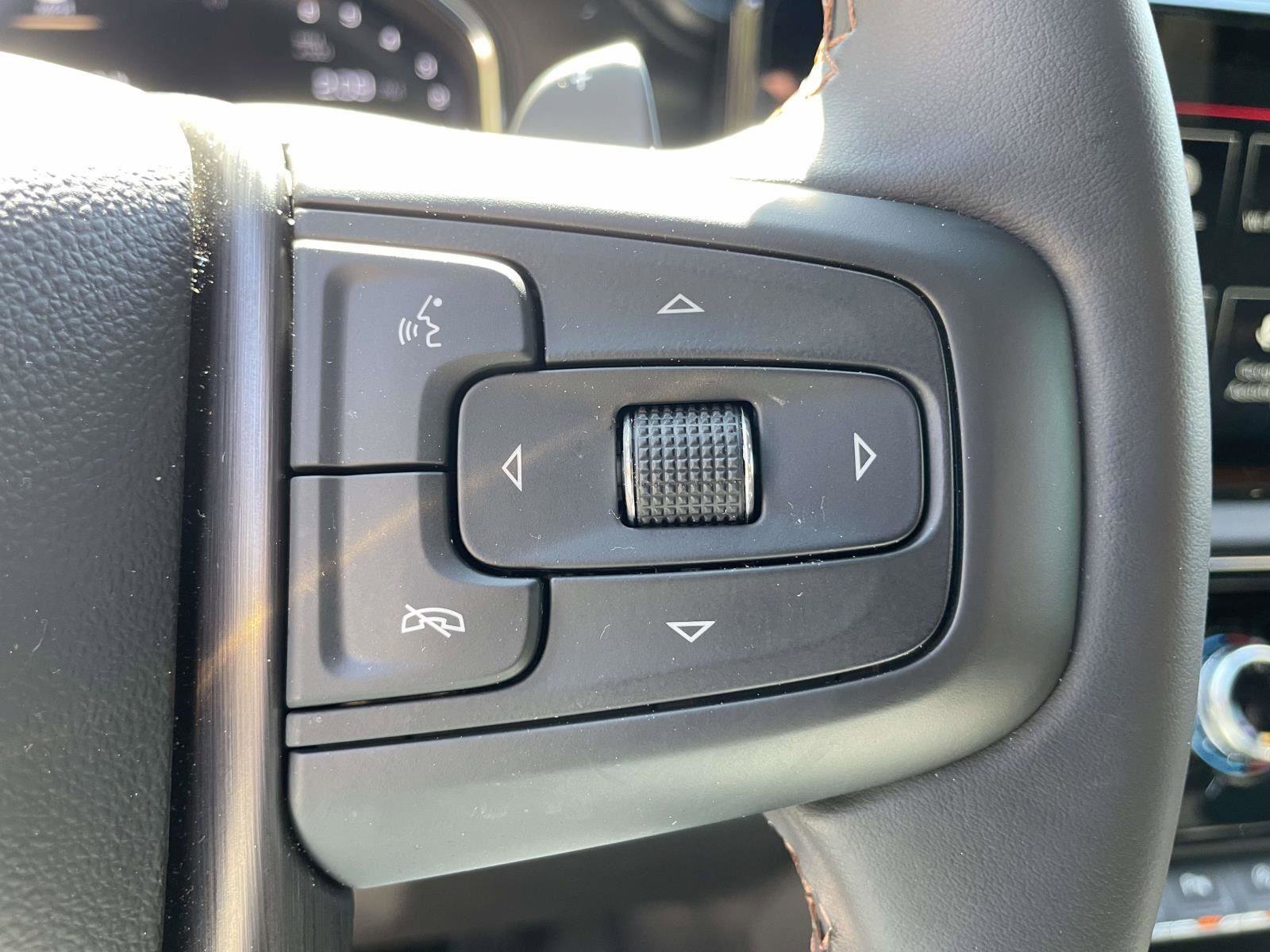 Used 2025 GMC Sierra 1500 AT4 w/ AT4 Premium Package image 9