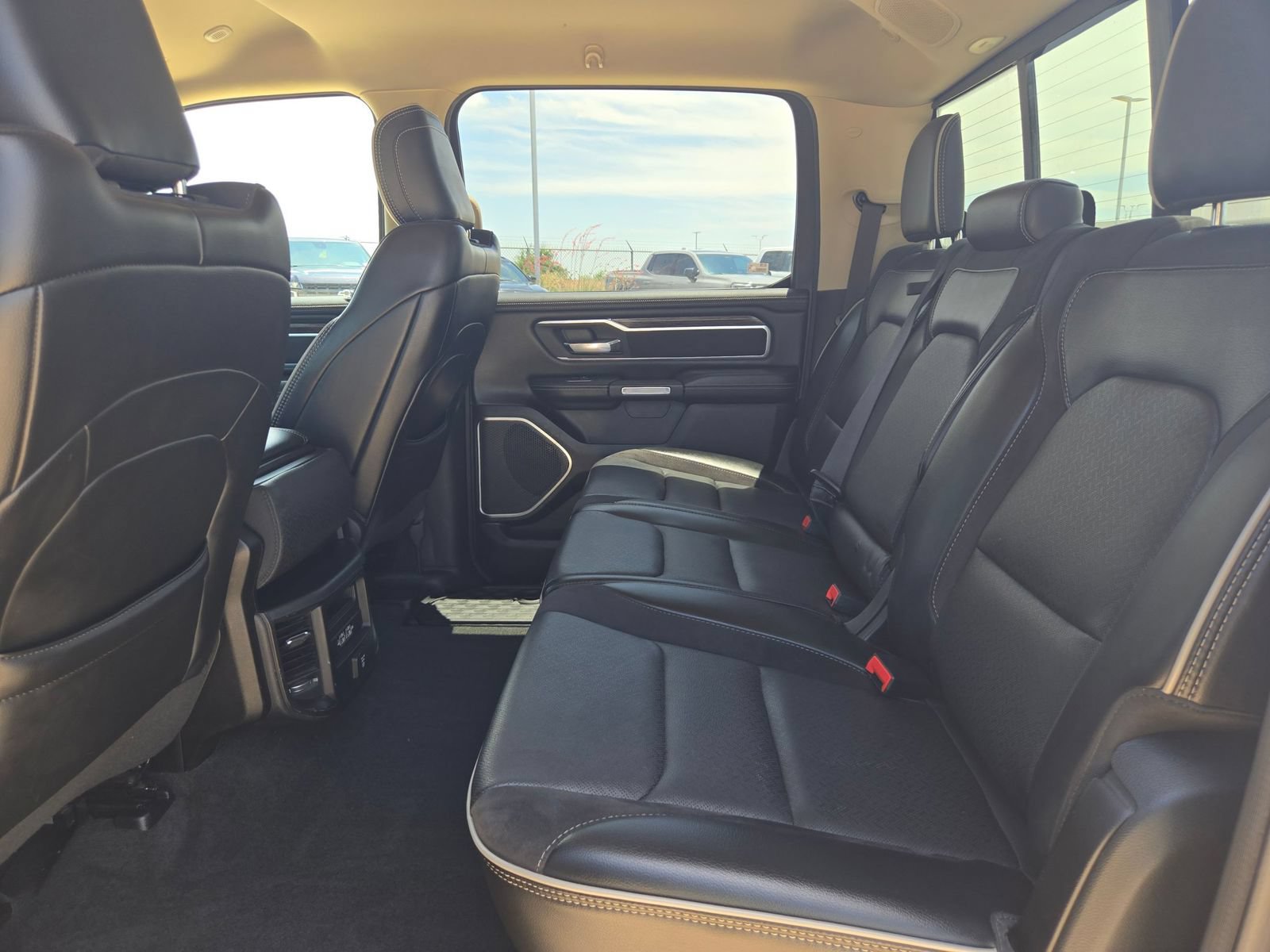 Used 2020 RAM 1500 Laramie AWD/4WD image 13