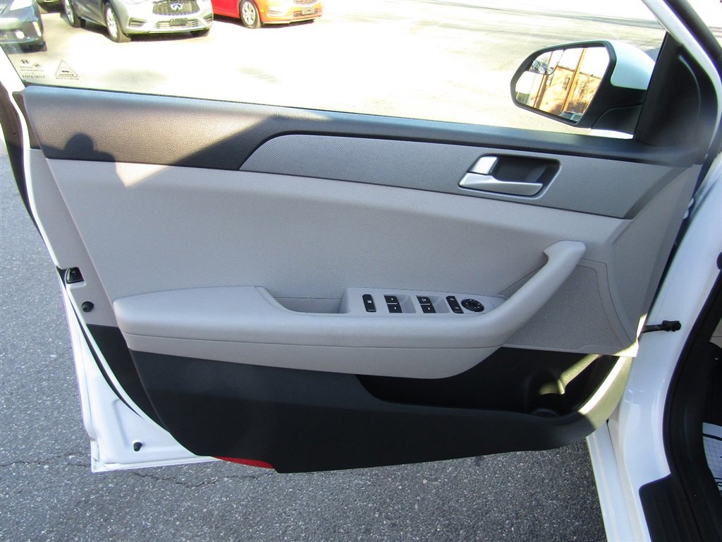 Used 2015 Hyundai Sonata SE image 15