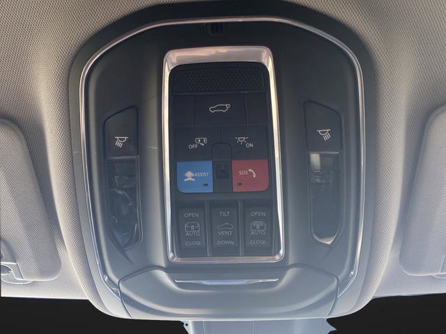 Used 2022 Jeep Grand Cherokee L Limited AWD/4WD image 29