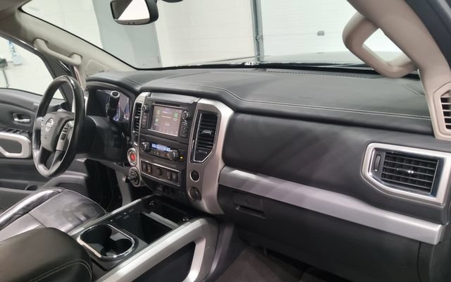 Used 2019 Nissan Titan PRO-4X w/ Pro-4x Convenience Package AWD/4WD image 16