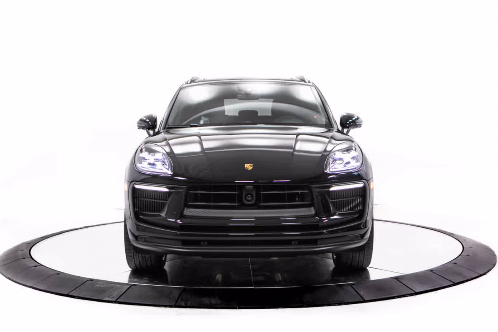 Certified 2026 Porsche Macan S AWD/4WD image 4