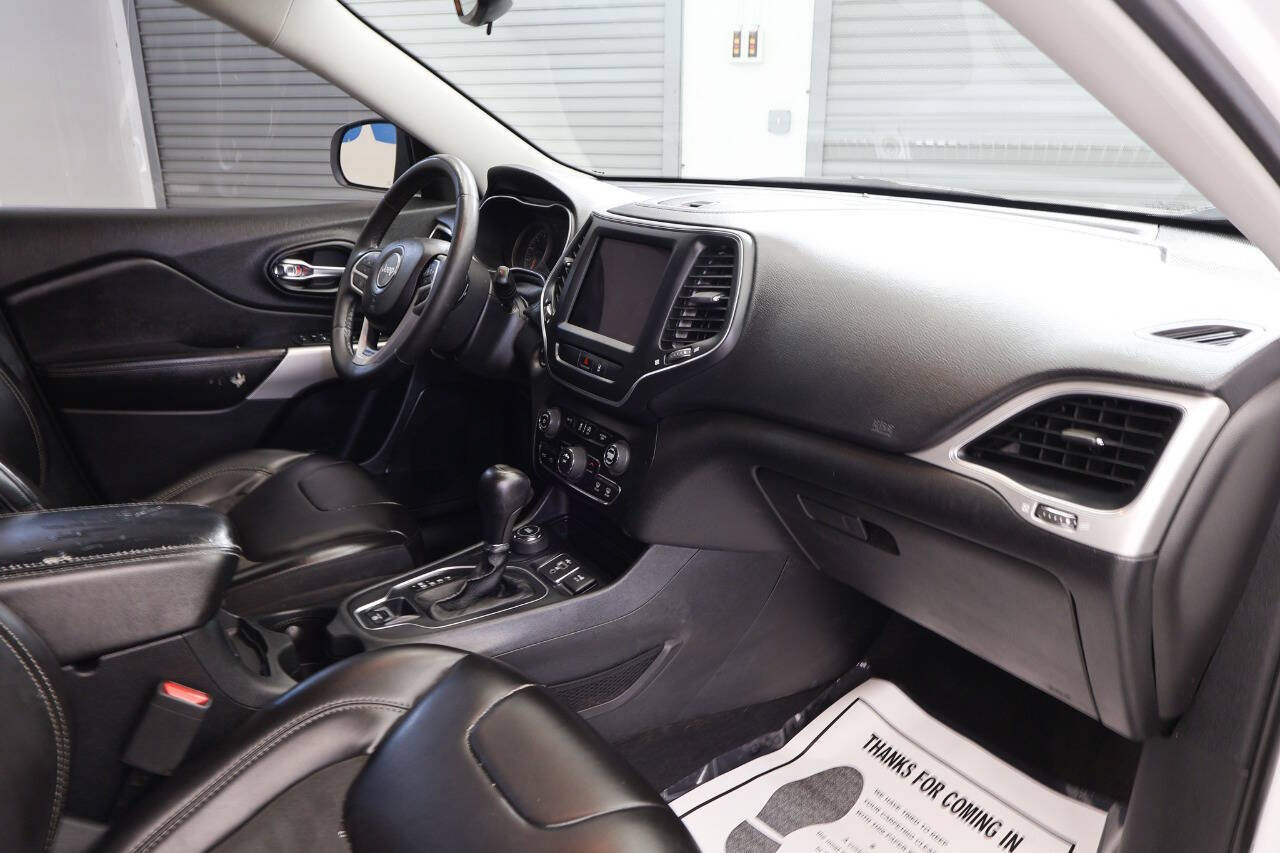 Used 2022 Jeep Cherokee Latitude AWD/4WD image 18
