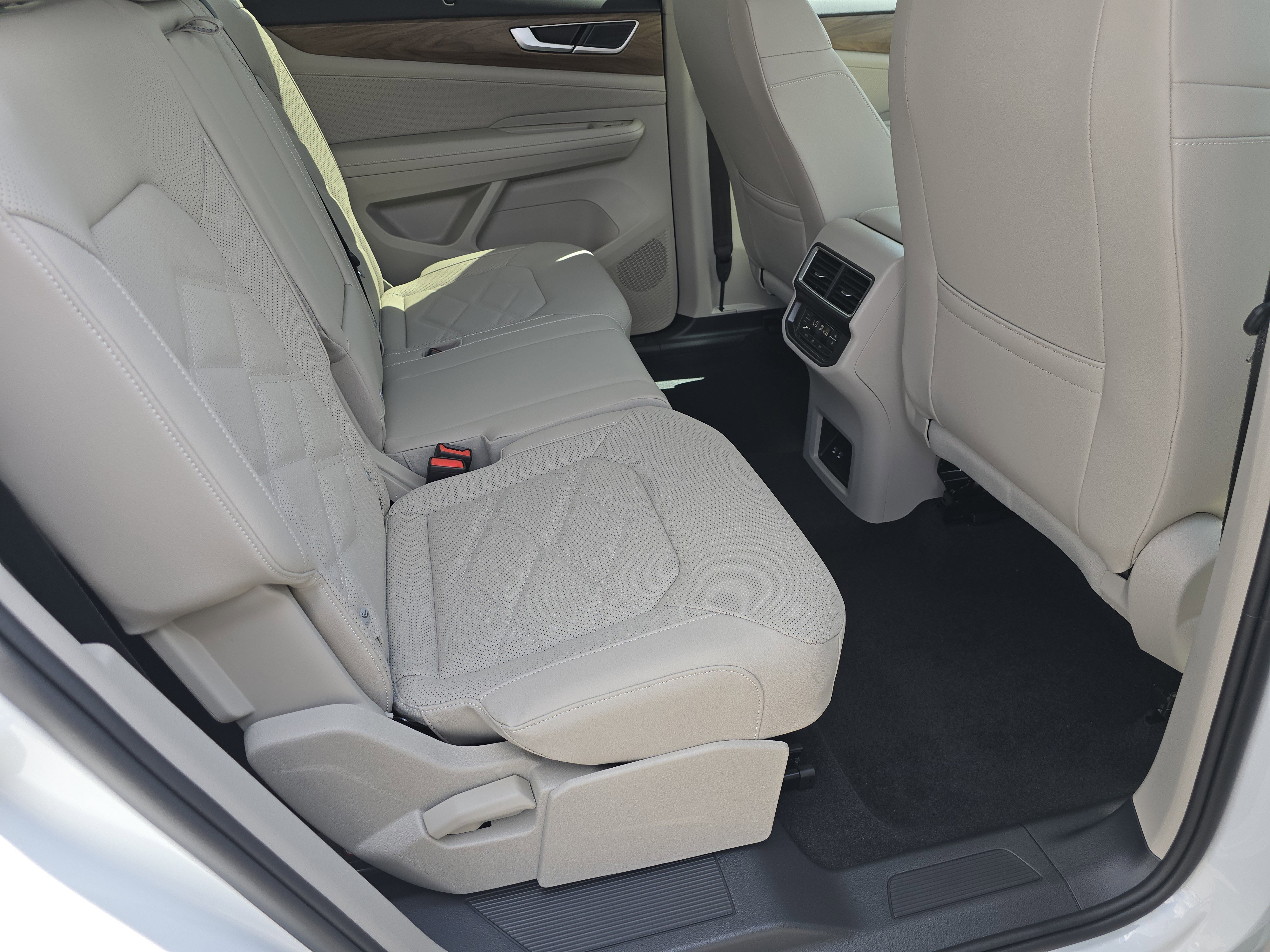 New 2026 Volkswagen Atlas SE image 16