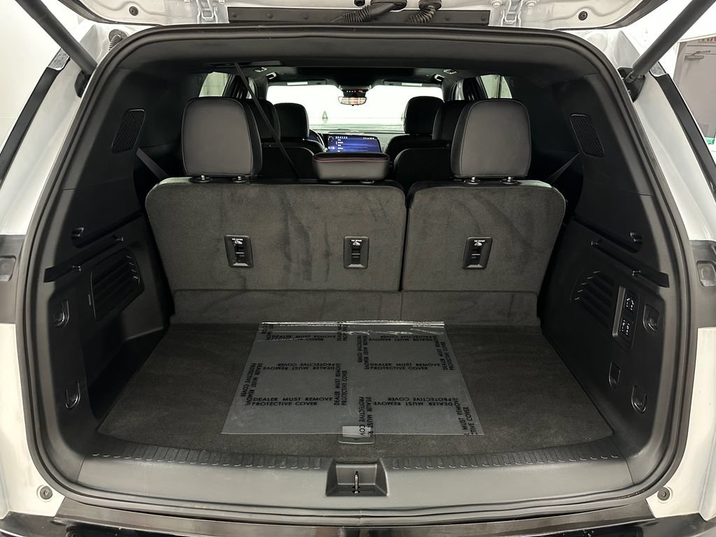 Used 2025 Chevrolet Traverse RS w/ LPO, Floor Liner Package AWD/4WD image 35