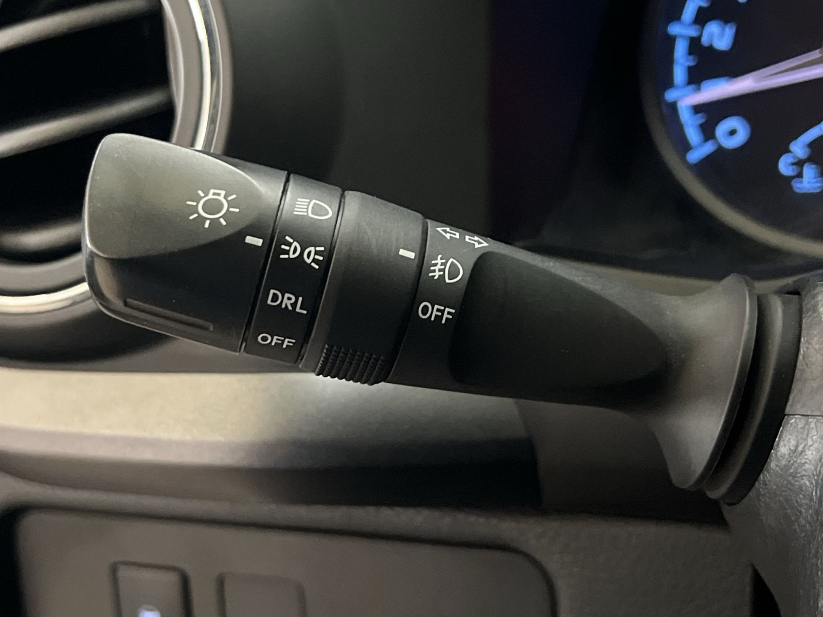 Used 2020 Toyota Tacoma TRD Sport AWD/4WD image 36