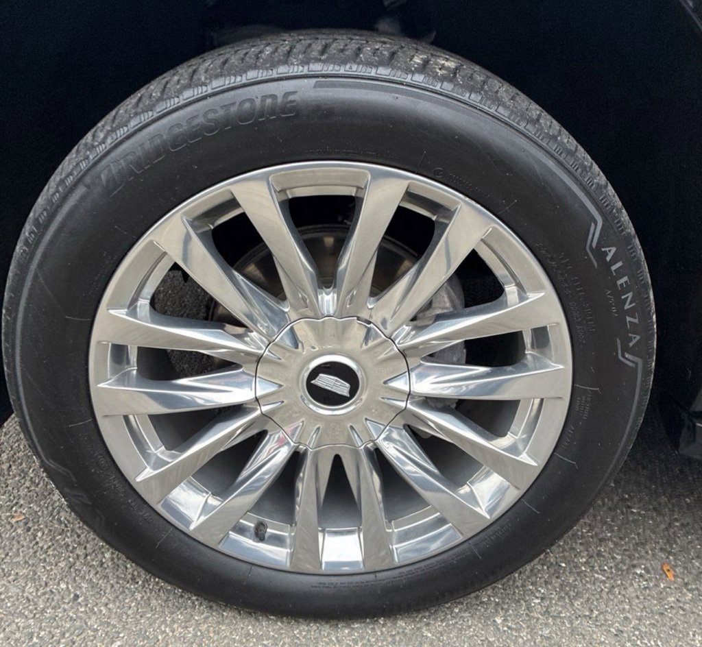 Used 2023 Cadillac Escalade Premium Luxury image 11