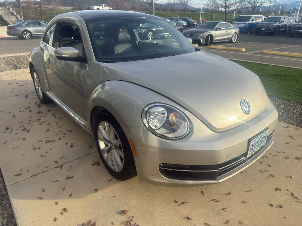Used 2013 Volkswagen Beetle TDI image 3