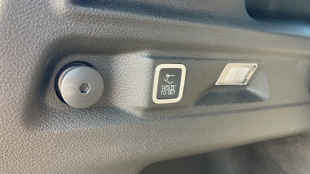 New 2024 Jeep Grand Cherokee L Laredo w/ Luxury Tech Group I image 30