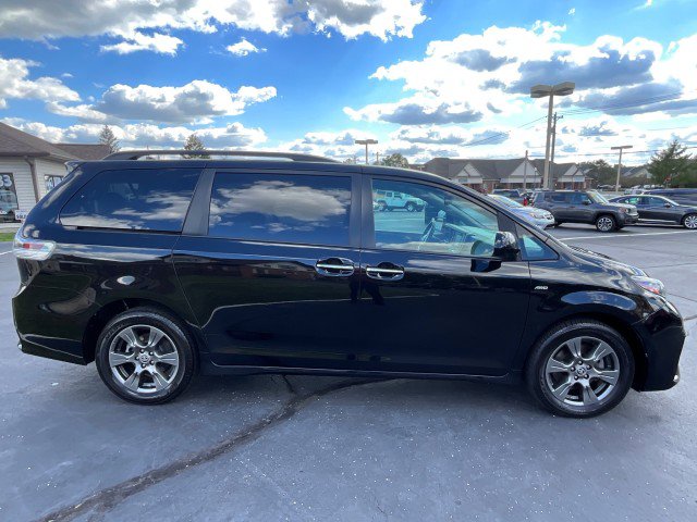 Used 2020 Toyota Sienna SE image 8