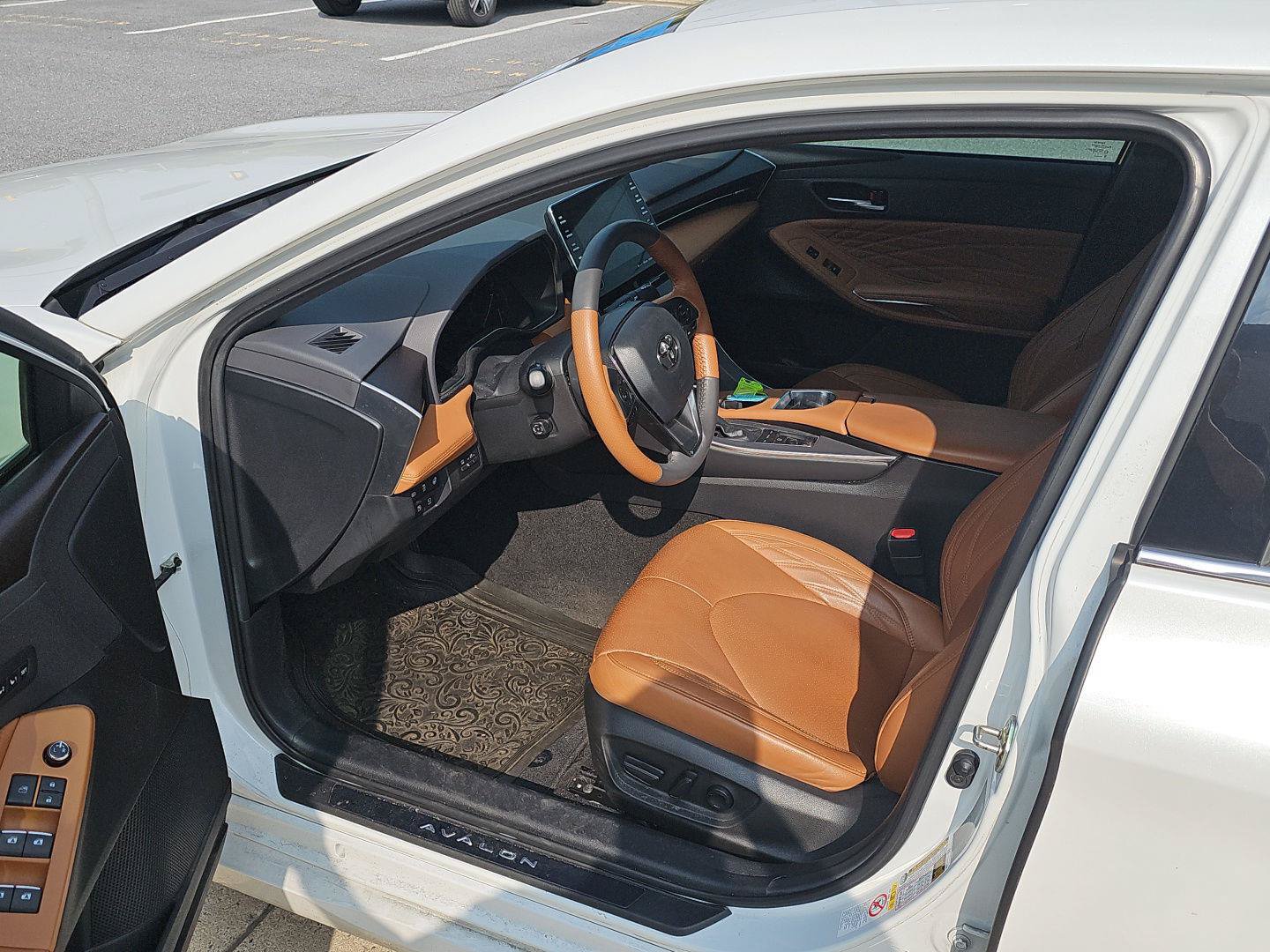 Used 2019 Toyota Avalon Limited w/ Advanced Safety Package FWD image 7