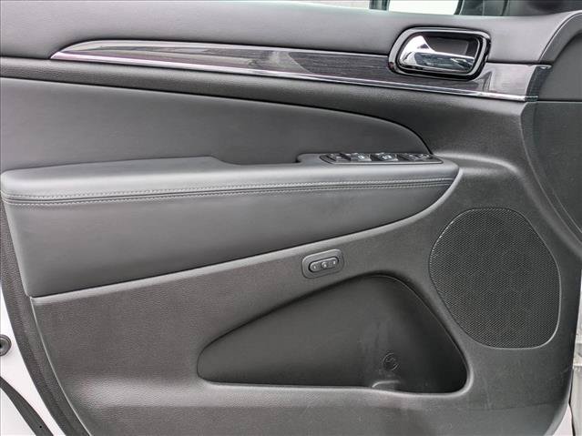 Used 2020 Jeep Grand Cherokee Overland AWD/4WD image 18