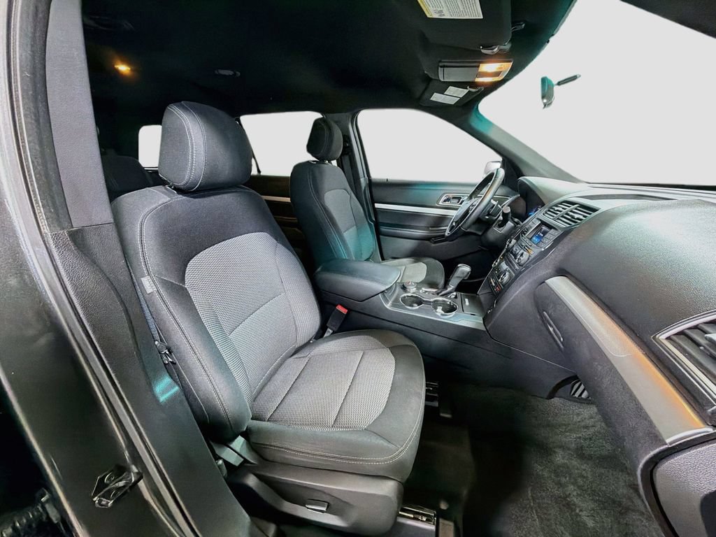 Used 2016 Ford Explorer XLT AWD/4WD image 28