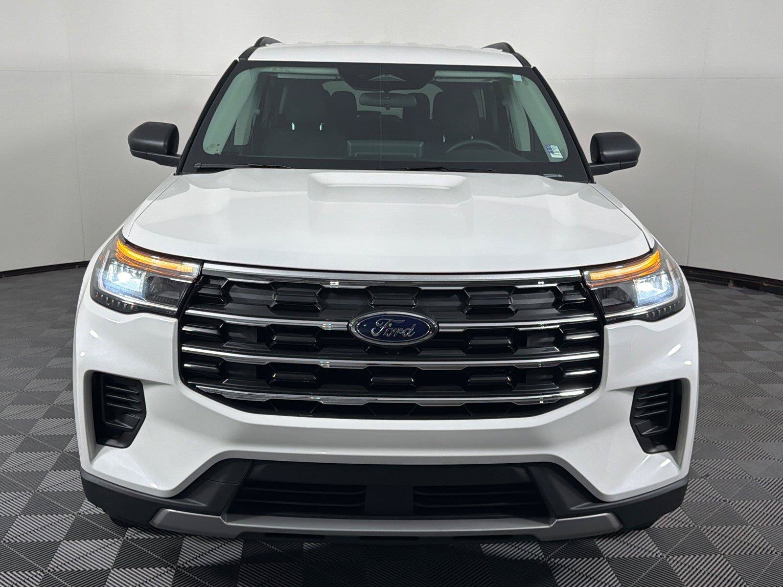 Used 2026 Ford Explorer Active RWD image 2