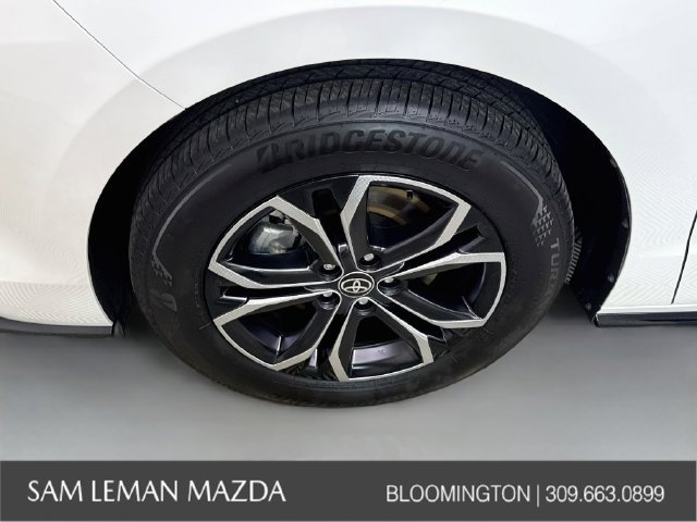 Used 2025 Toyota Sienna Platinum AWD/4WD image 34