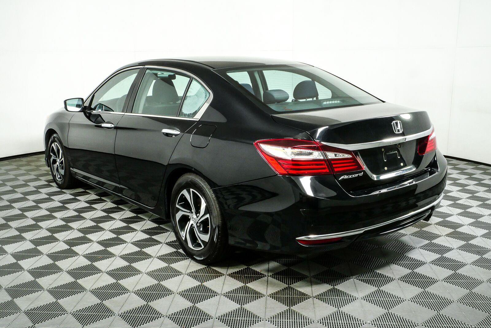 Used 2016 Honda Accord LX image 25