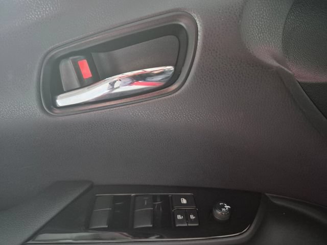 Used 2021 Toyota Prius LE AWD/4WD image 15