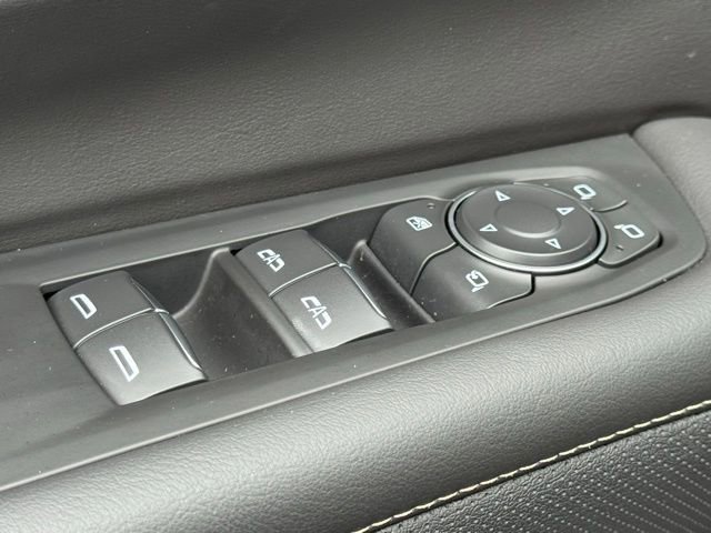 Used 2025 Chevrolet Suburban Premier image 19