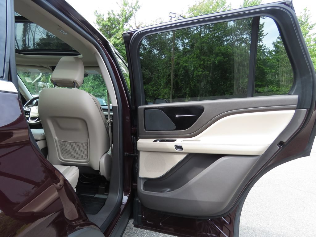 Used 2023 Lincoln Aviator AWD w/ Premium Package image 15