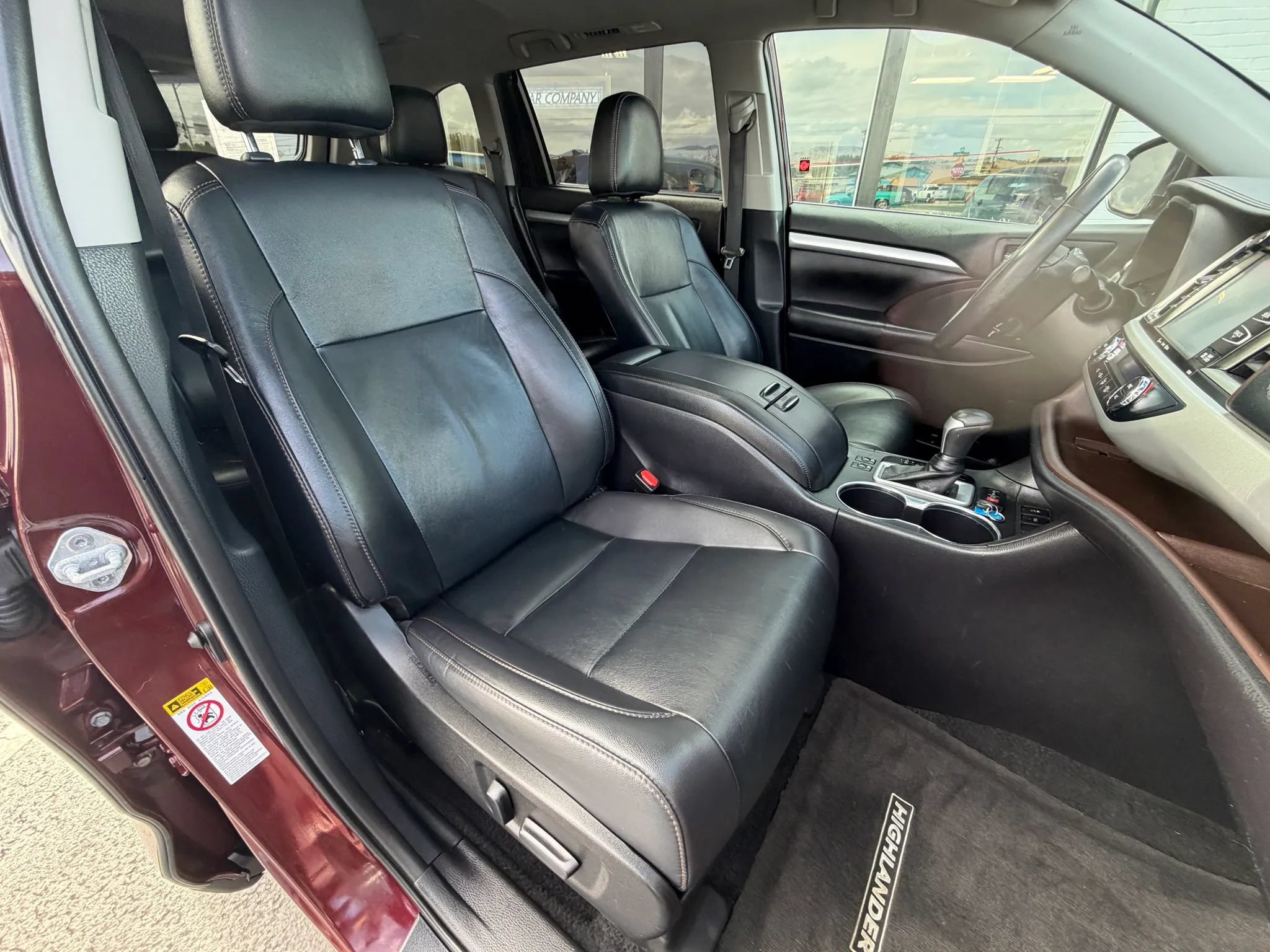 Used 2019 Toyota Highlander XLE FWD image 13