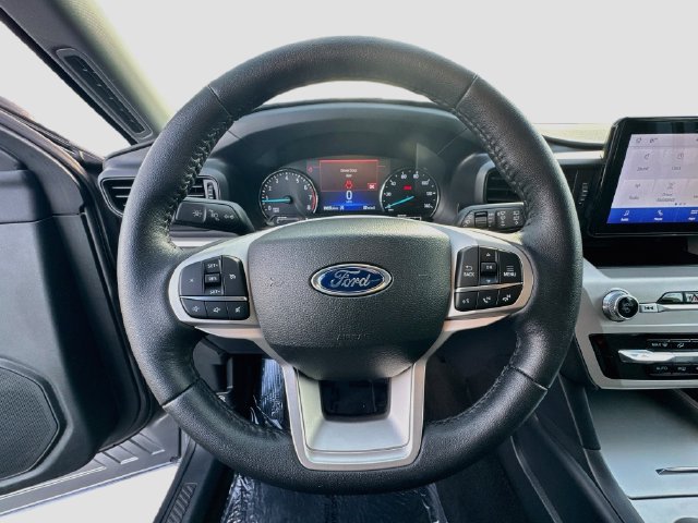 Used 2024 Ford Explorer XLT AWD/4WD image 14