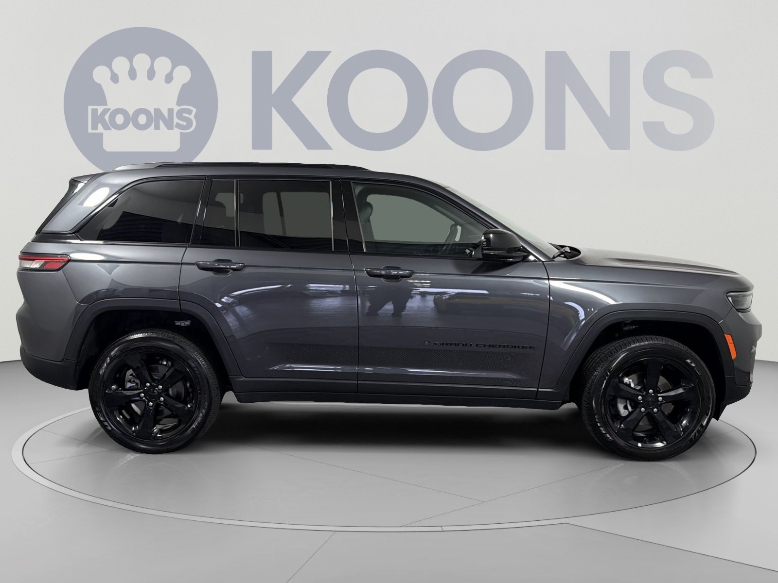 Used 2025 Jeep Grand Cherokee 4WD image 8