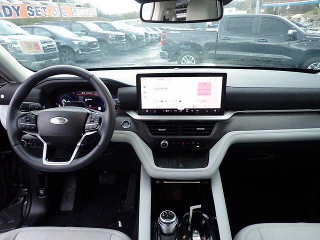 Certified 2025 Ford Explorer Platinum w/ LUX Leather Package image 21