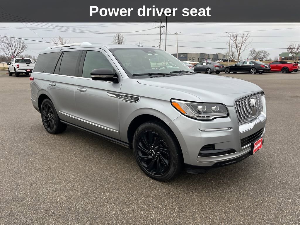 Used 2022 Lincoln Navigator Reserve image 9