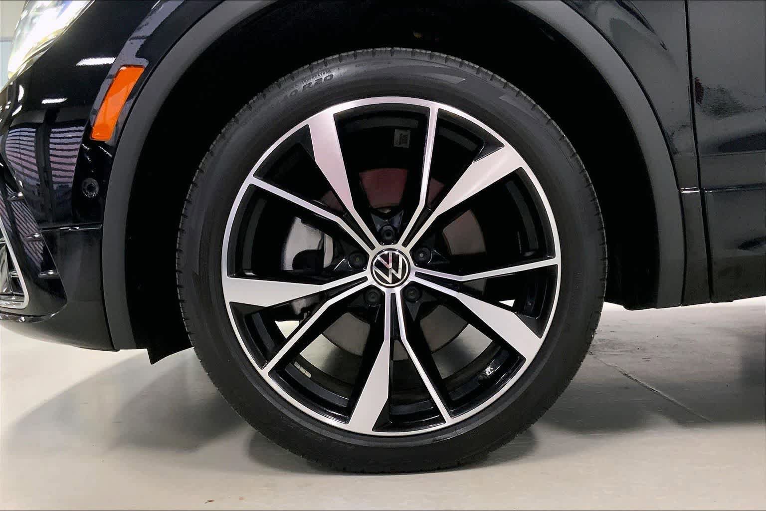 Used 2023 Volkswagen Tiguan SEL R-Line image 7