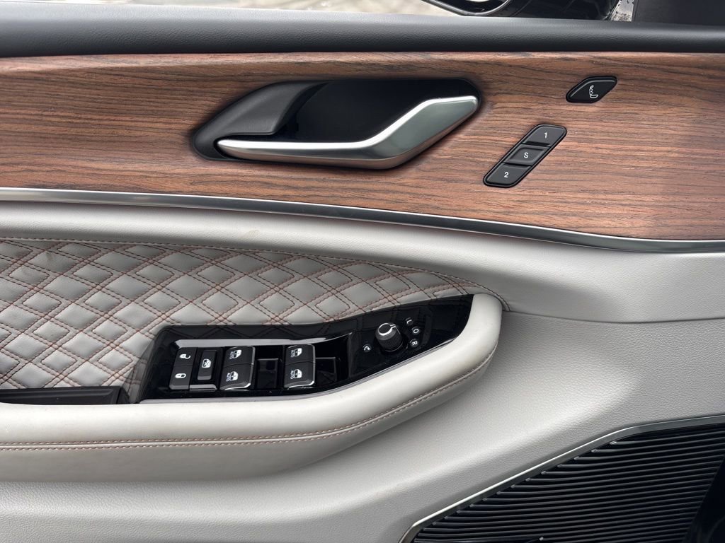 Used 2021 Jeep Grand Cherokee L Summit w/ Luxury Tech Group V image 10