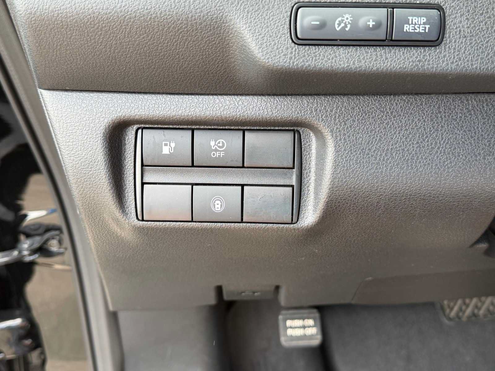 Used 2025 Nissan Leaf S FWD image 15