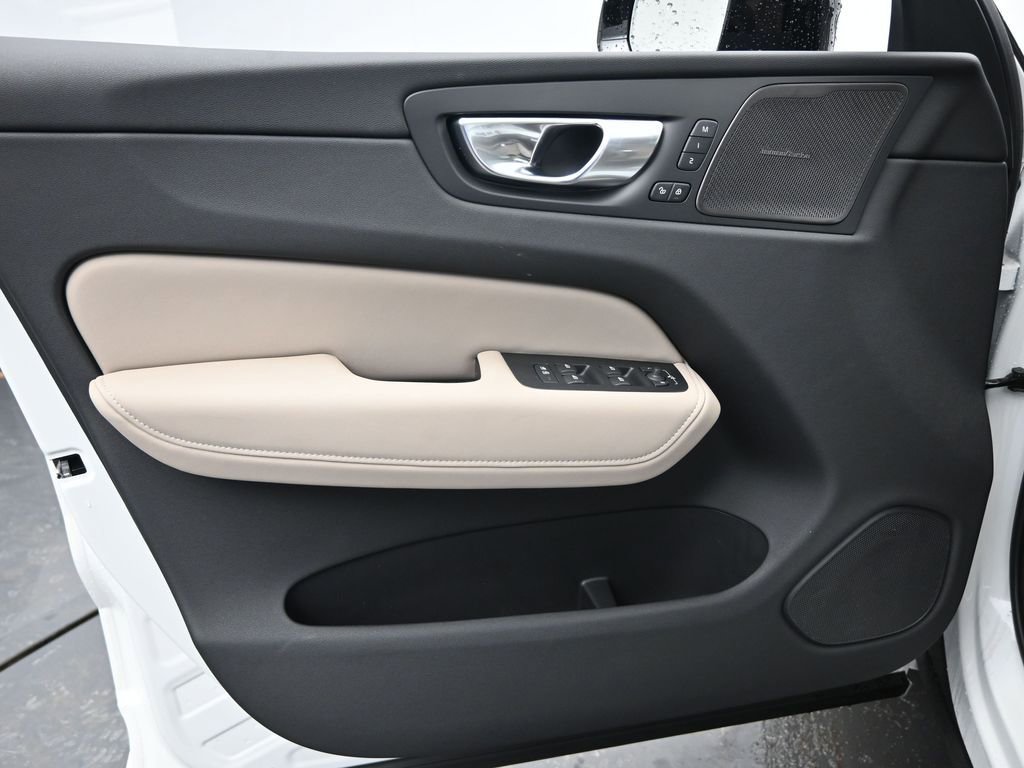 New 2026 Volvo XC60 B5 Plus w/ Protection Package Premier image 22