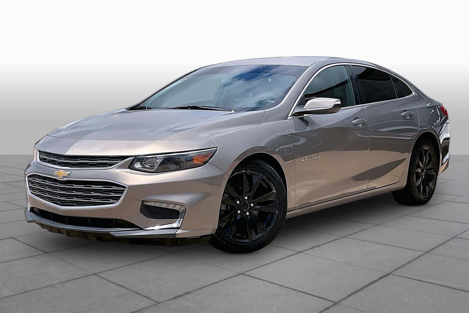 Used 2017 Chevrolet Malibu LT FWD image 3