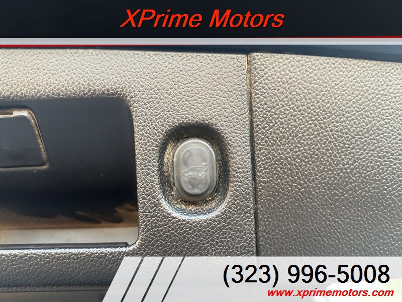 Used 2016 Cadillac Escalade ESV Luxury AWD/4WD image 14