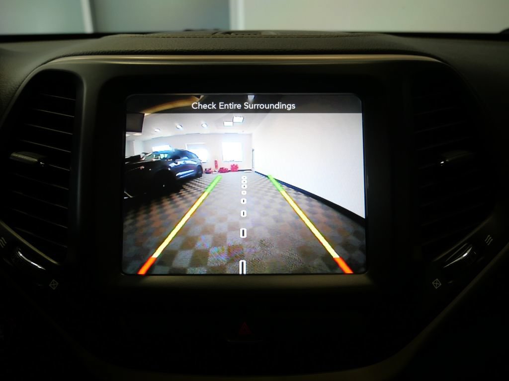 Used 2016 Jeep Cherokee Limited FWD image 22