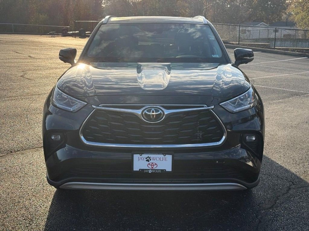 Certified 2025 Toyota Highlander Platinum image 12