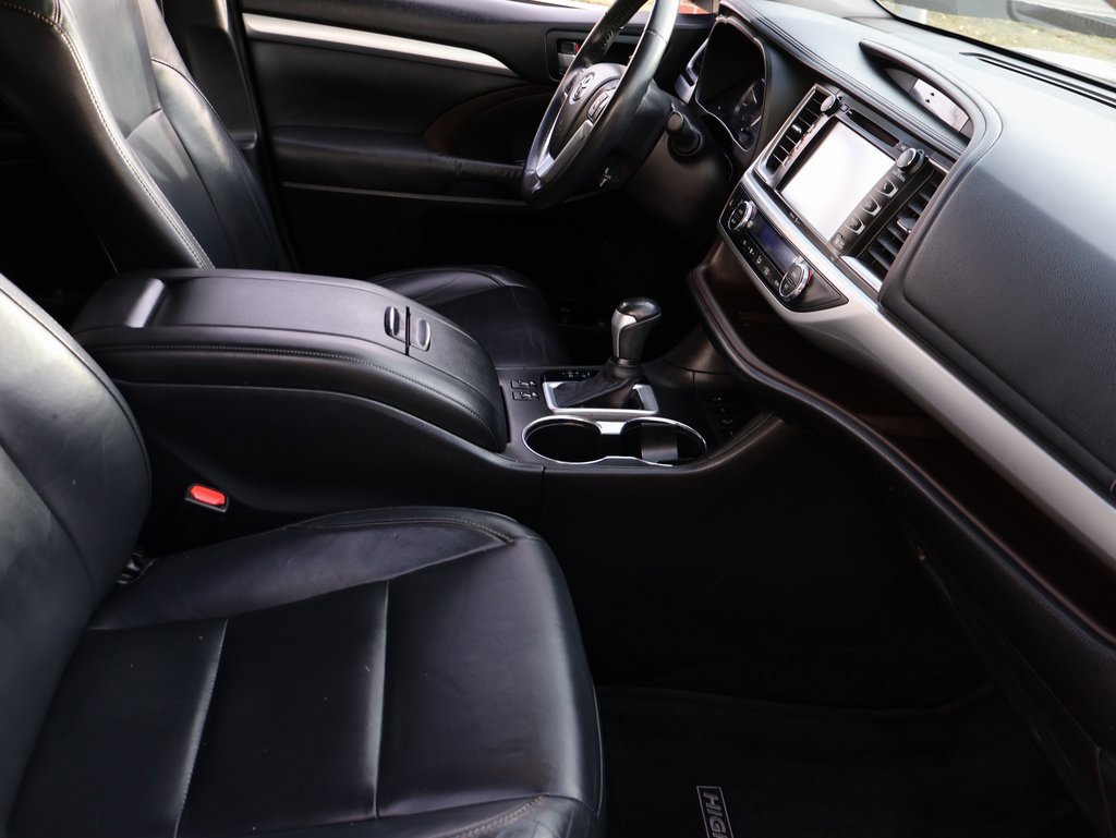 Used 2015 Toyota Highlander XLE image 12