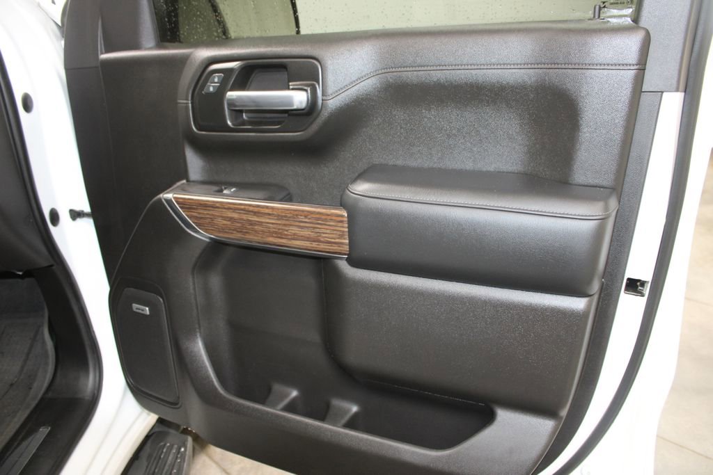Used 2019 Chevrolet Silverado 1500 High Country w/ Technology Package AWD/4WD image 29