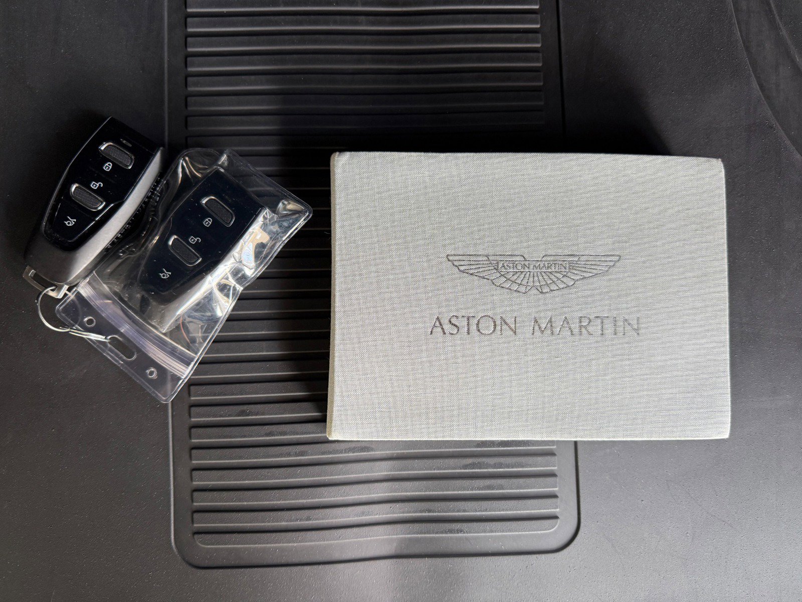 Used 2022 Aston Martin DBX image 37