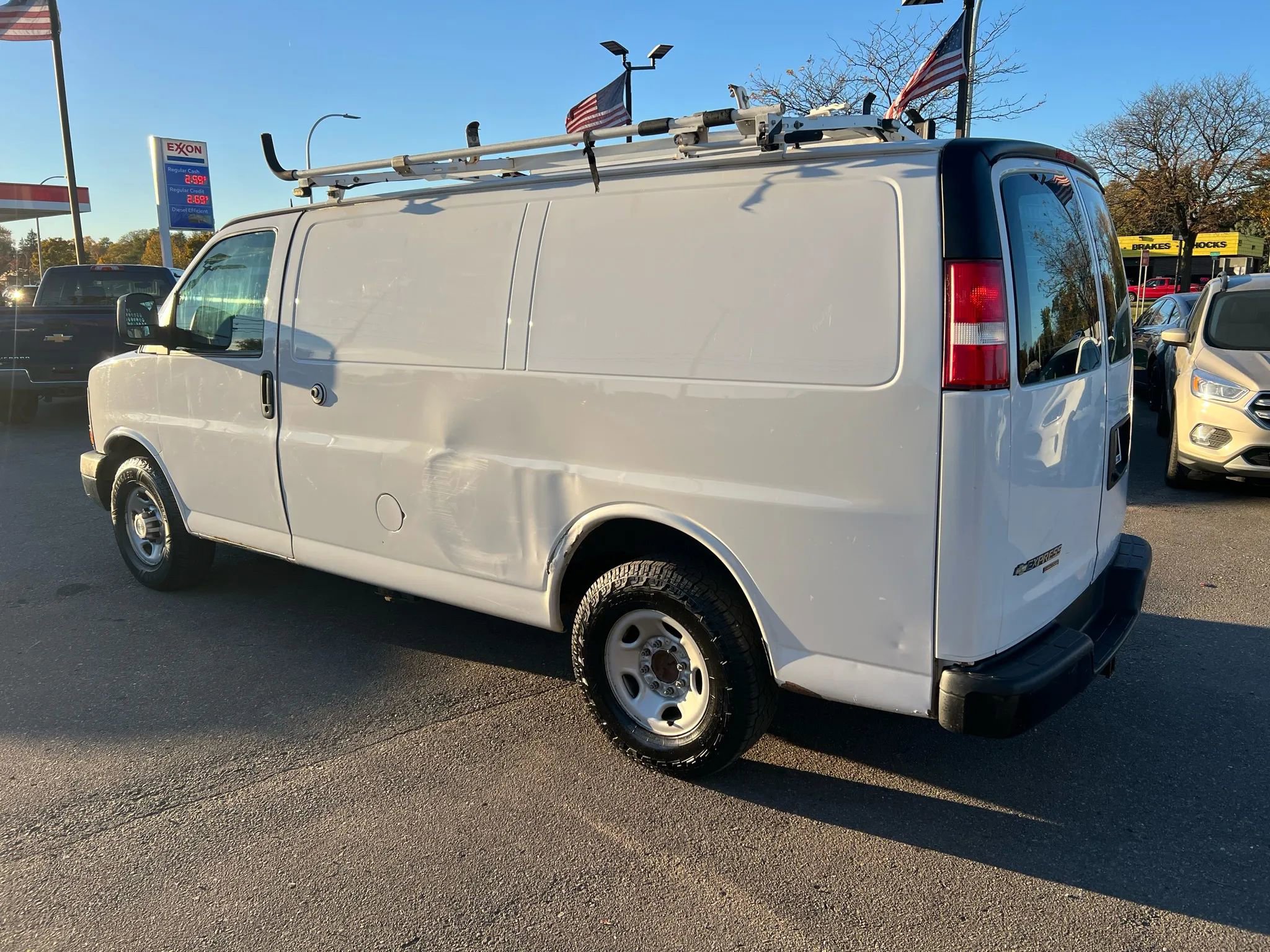 Used 2015 Chevrolet Express 2500 image 3