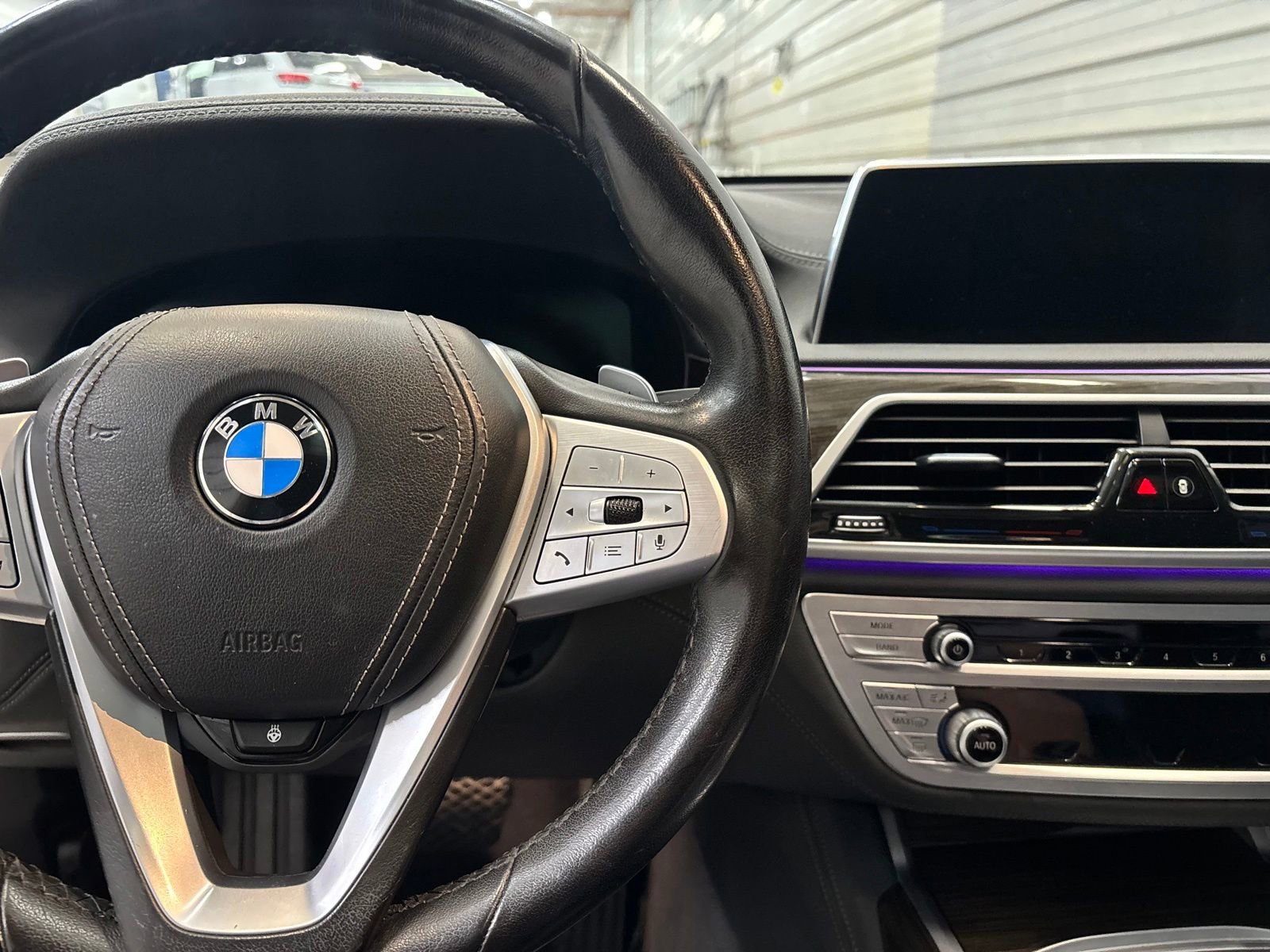 Used 2021 BMW 750i xDrive AWD/4WD image 15