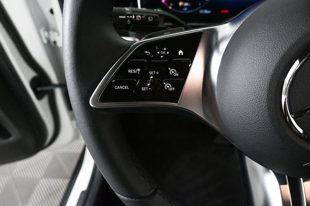 Used 2025 Mercedes-Benz GLC 300 4MATIC image 11