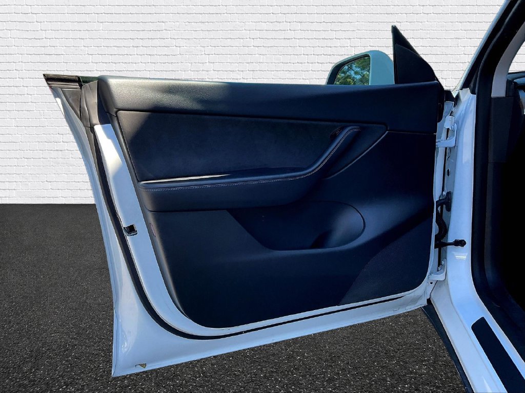 Used 2022 Tesla Model Y Performance AWD/4WD image 12
