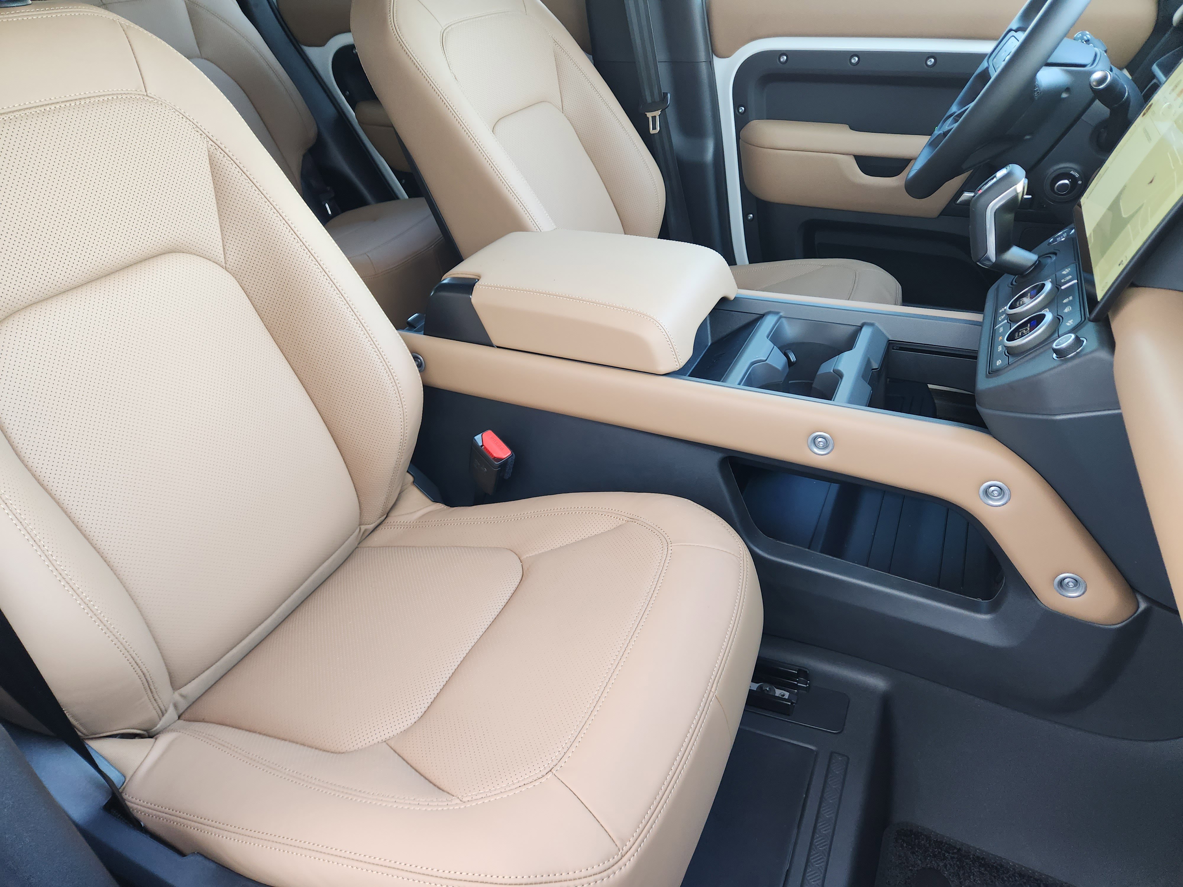 New 2026 Land Rover Defender 130 X-Dynamic SE image 13