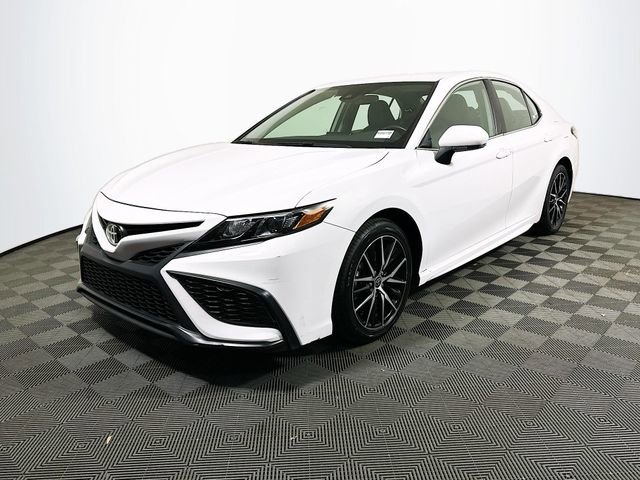 Certified 2024 Toyota Camry SE image 4