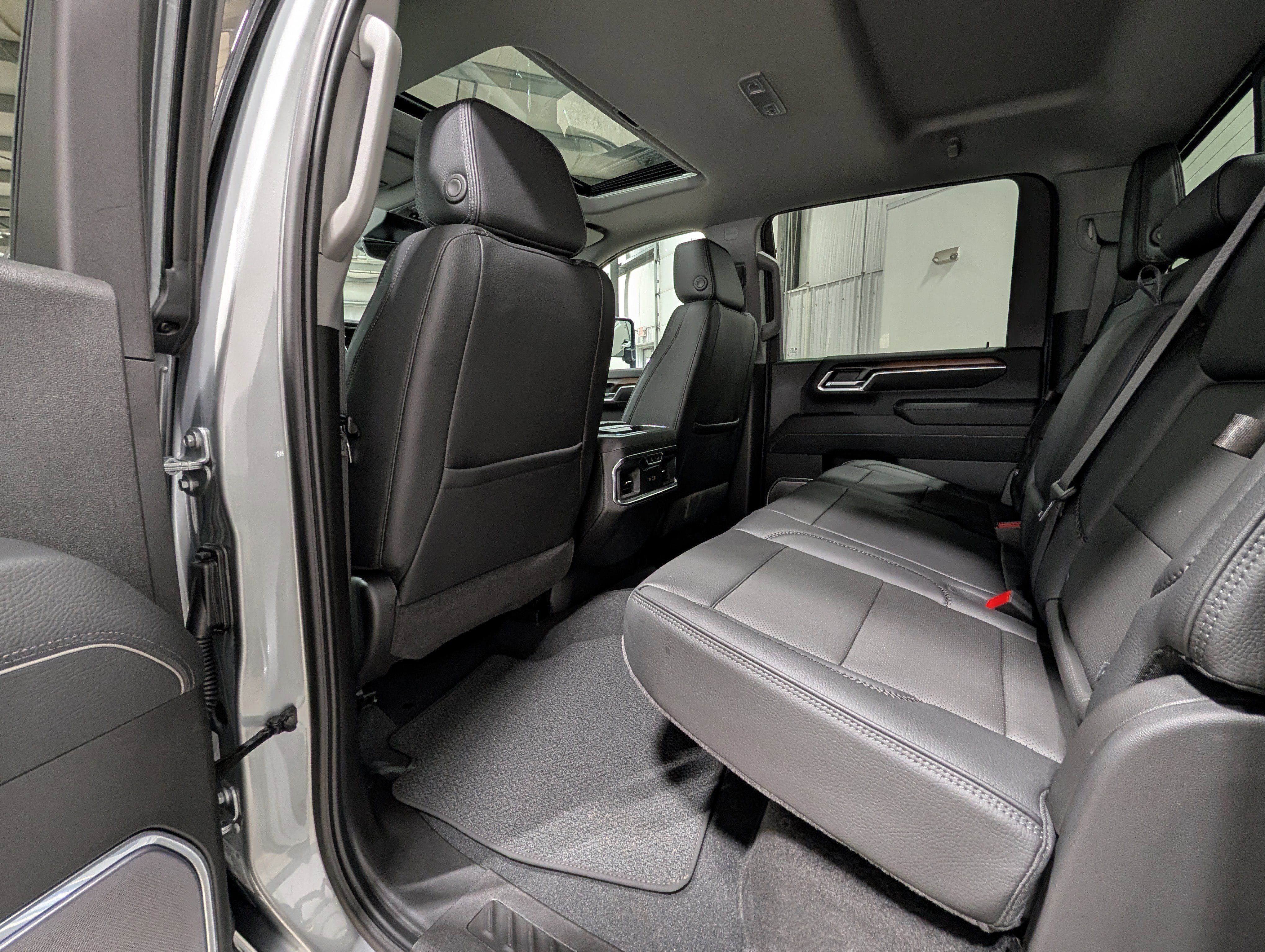 Used 2026 GMC Sierra 3500 Denali w/ Denali Reserve Package image 18