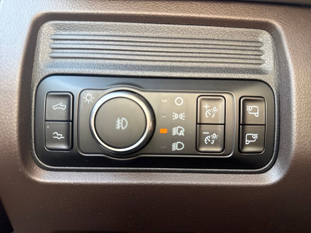 New 2026 Ford F350 King Ranch w/ FX4 Off-Road Package image 16