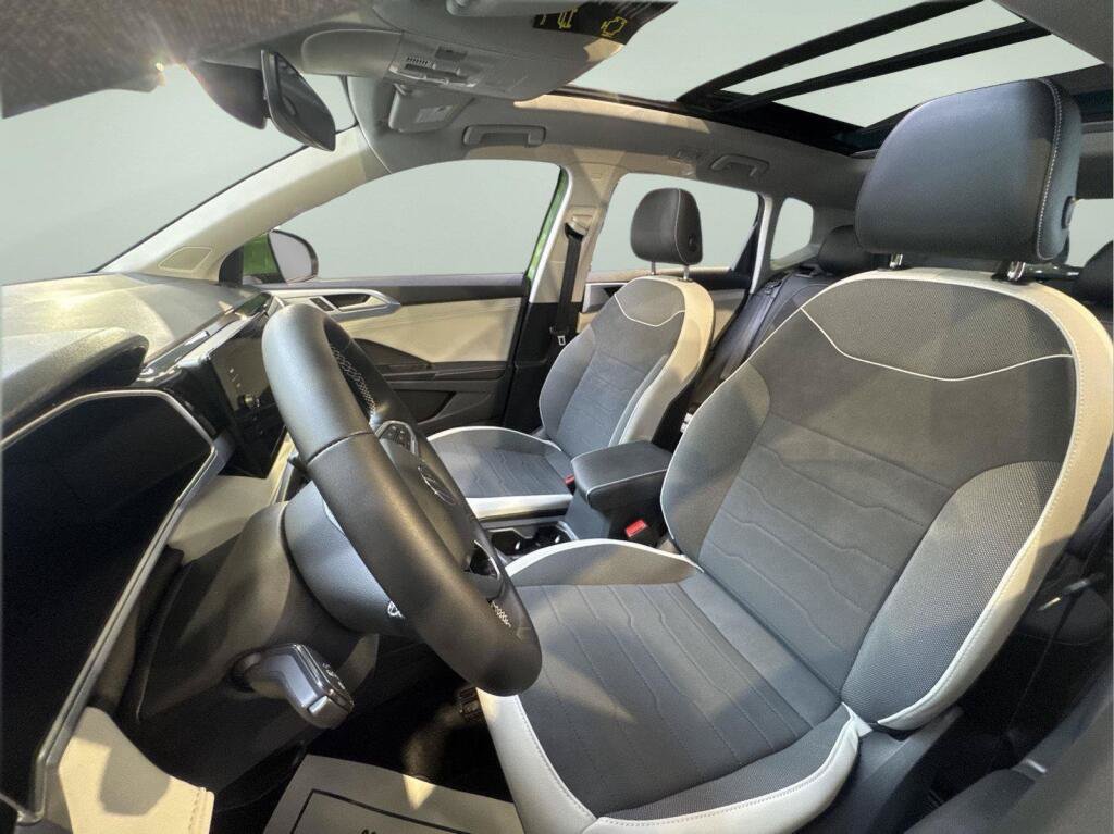 New 2026 Volkswagen Taos SE AWD/4WD image 12