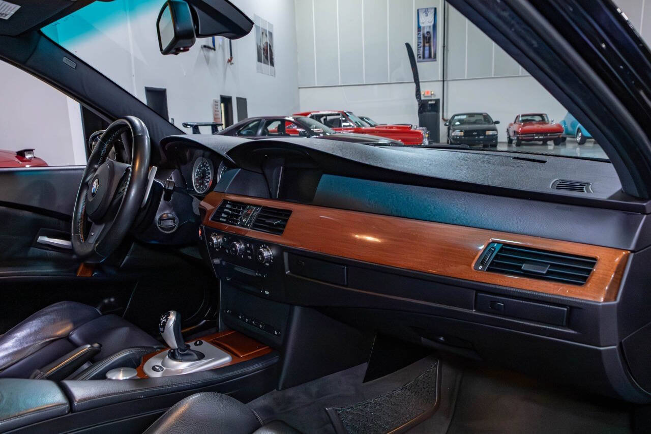 Used 2006 BMW M5 RWD image 30